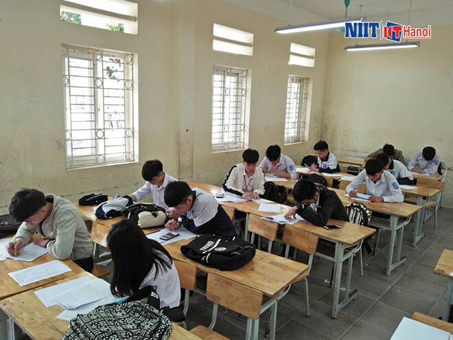 NIIT-ICT Hà Nội tổ chức thi thử chương trình lập trình viên quốc tế tại THPT Vạn Xuân-1